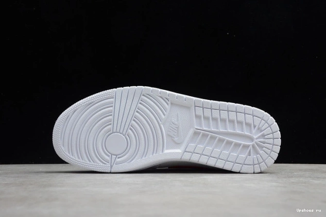 White Jordan BQ6472-106 Red University Mid (W) 1 0109